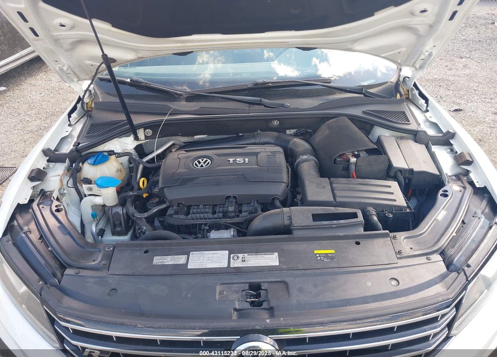 2016 VOLKSWAGEN PASSAT VIN: 1VWAT7A31GC030661