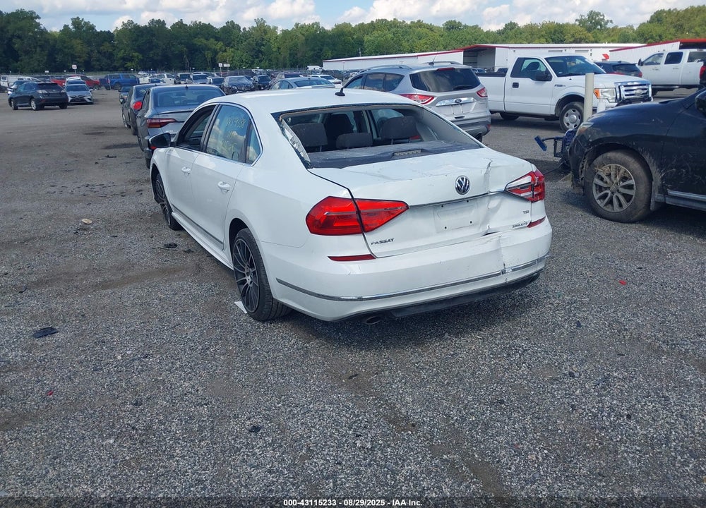 2016 VOLKSWAGEN PASSAT VIN: 1VWAT7A31GC030661