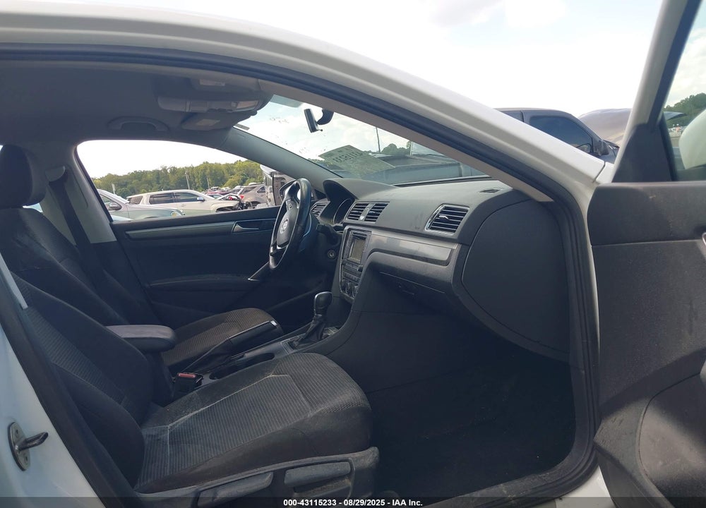 2016 VOLKSWAGEN PASSAT VIN: 1VWAT7A31GC030661