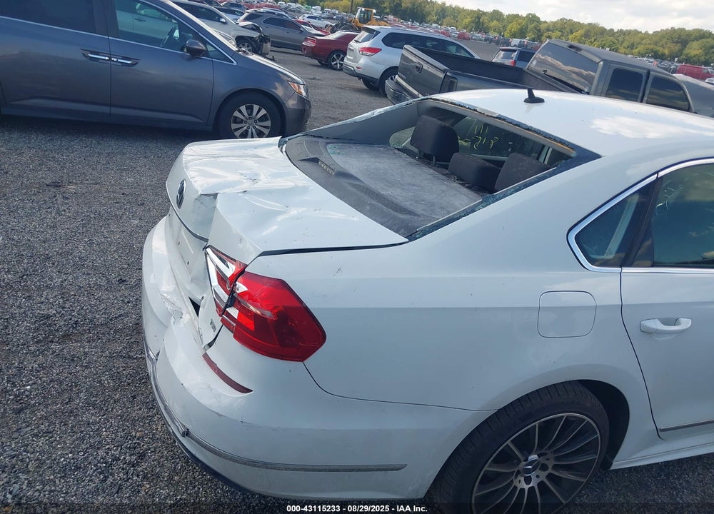 2016 VOLKSWAGEN PASSAT VIN: 1VWAT7A31GC030661