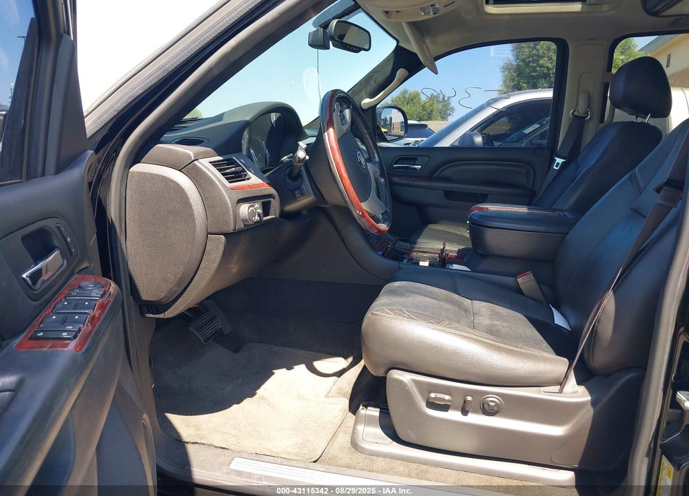 2013 CADILLAC ESCALADE ESV VIN: 1GYS4HEF0DR216273