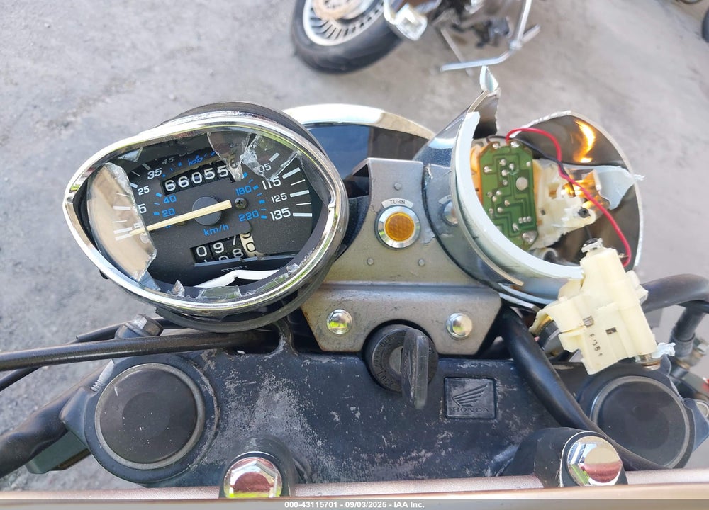 1992 HONDA CB750 VIN: JH2RC3817NM100052