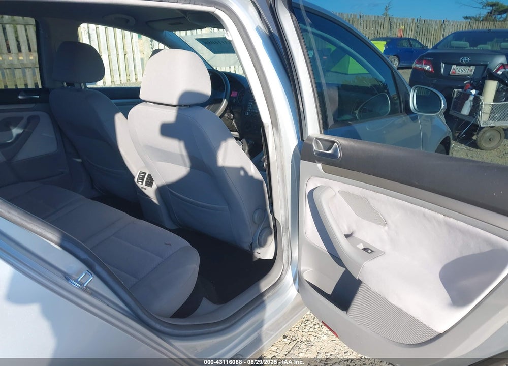 2007 VOLKSWAGEN RABBIT 4-DOOR VIN: WVWDS71K37W262025