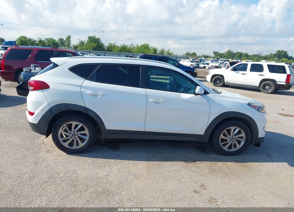 2016 HYUNDAI TUCSON VIN: KM8J33A40GU072605