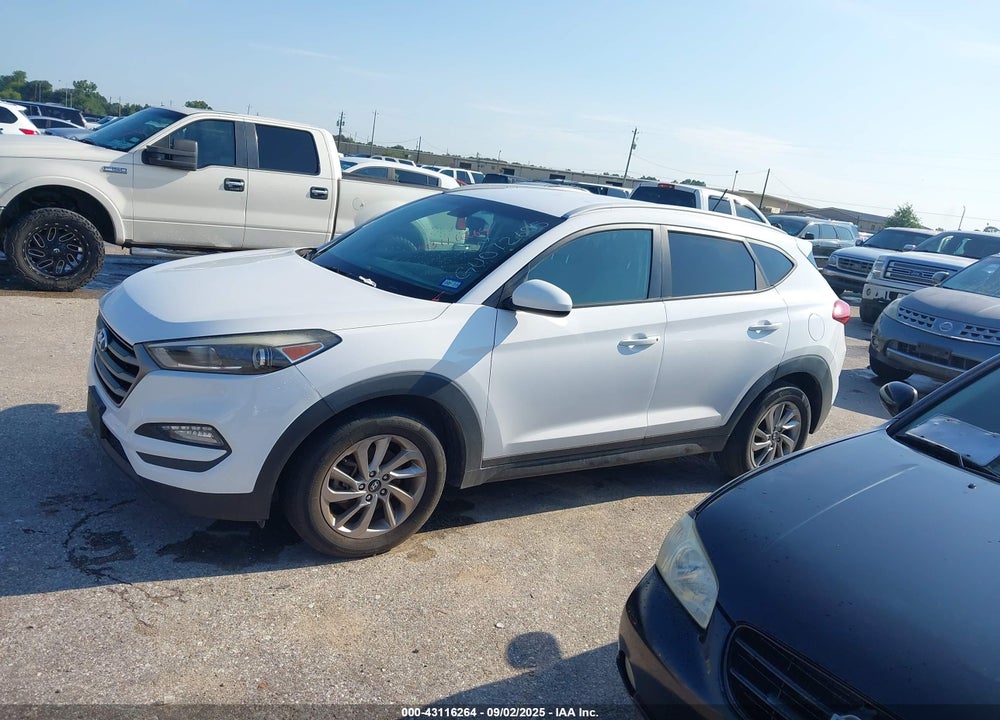 2016 HYUNDAI TUCSON VIN: KM8J33A40GU072605
