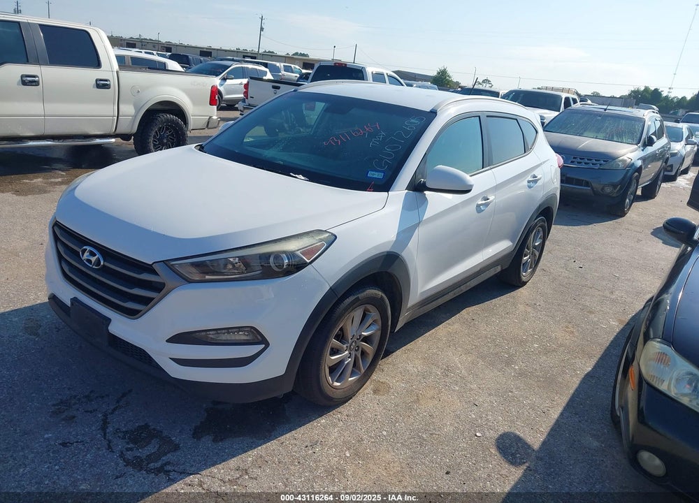 2016 HYUNDAI TUCSON VIN: KM8J33A40GU072605