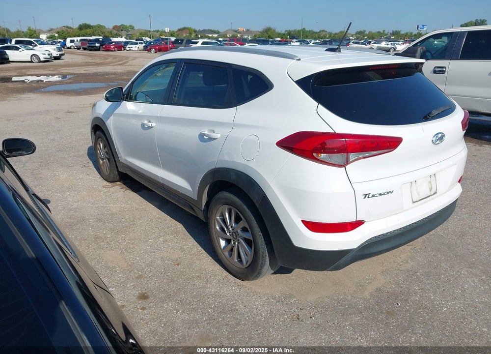 2016 HYUNDAI TUCSON VIN: KM8J33A40GU072605