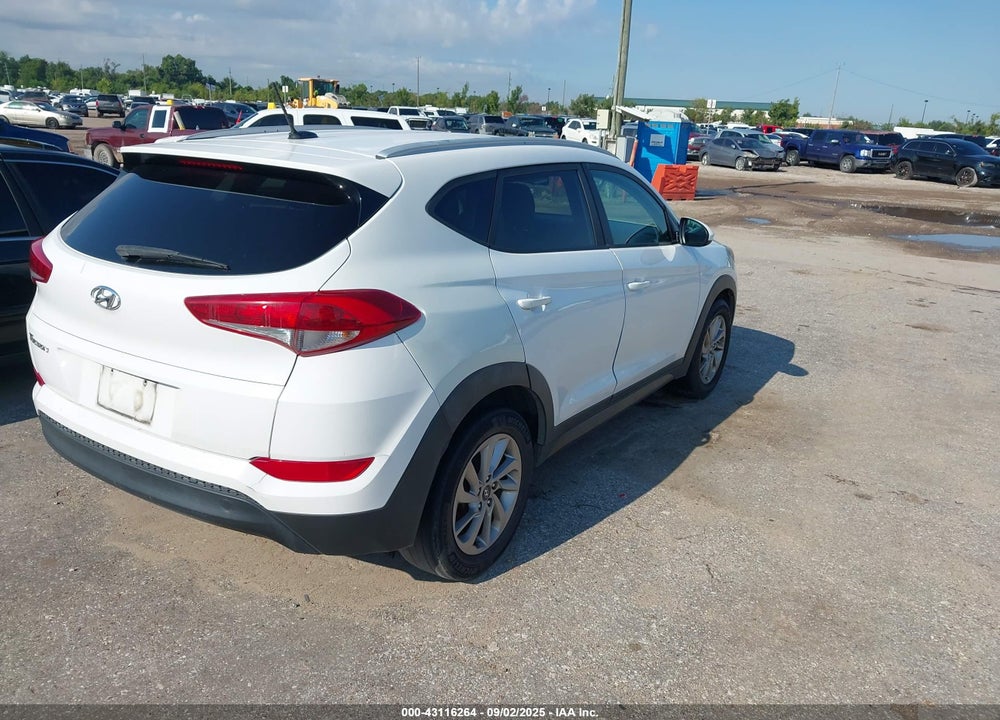2016 HYUNDAI TUCSON VIN: KM8J33A40GU072605
