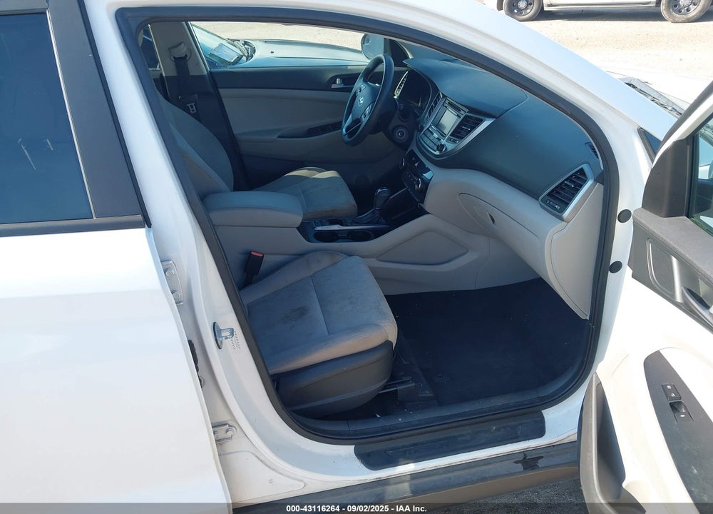 2016 HYUNDAI TUCSON VIN: KM8J33A40GU072605