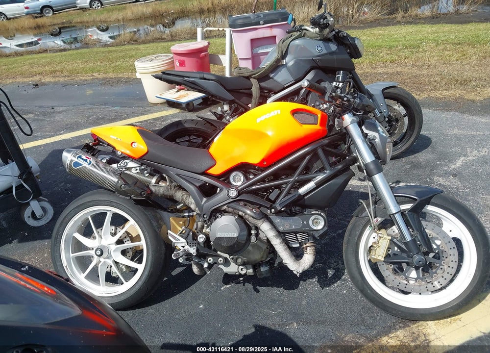 2011 DUCATI MONSTER 696 VIN: ZDM1RADN6BB043548