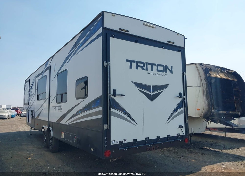 2018 VOLTAGE TRITON 3561 VIN: 4YDF35623JZ990997