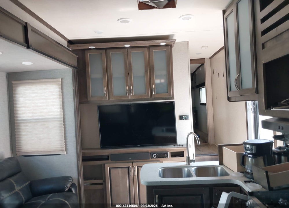 2018 VOLTAGE TRITON 3561 VIN: 4YDF35623JZ990997