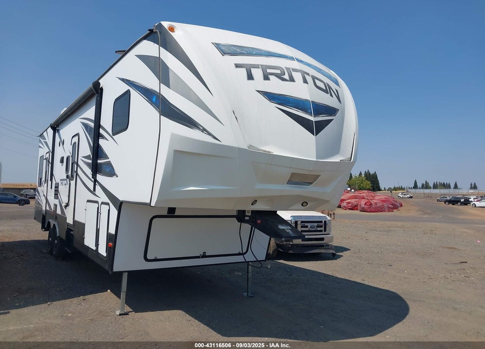 2018 VOLTAGE TRITON 3561 VIN: 4YDF35623JZ990997