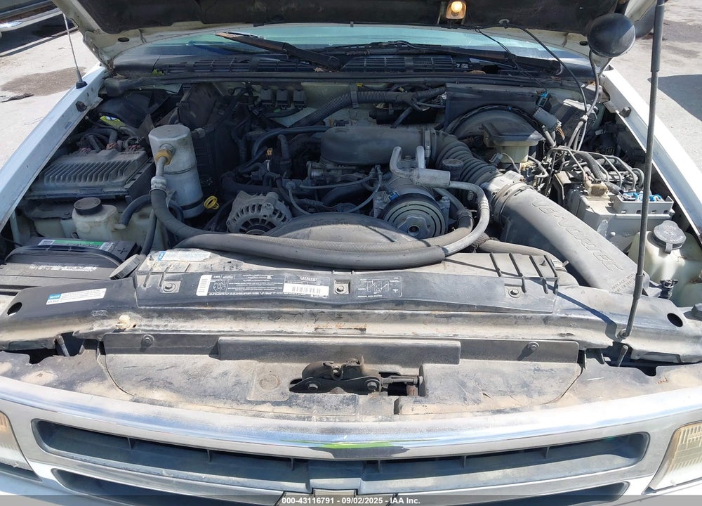 1996 CHEVROLET BLAZER VIN: 1GNDT13W8T2317457