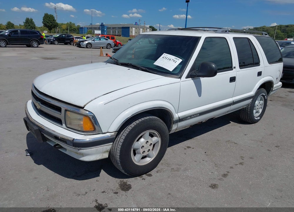 1996 CHEVROLET BLAZER VIN: 1GNDT13W8T2317457