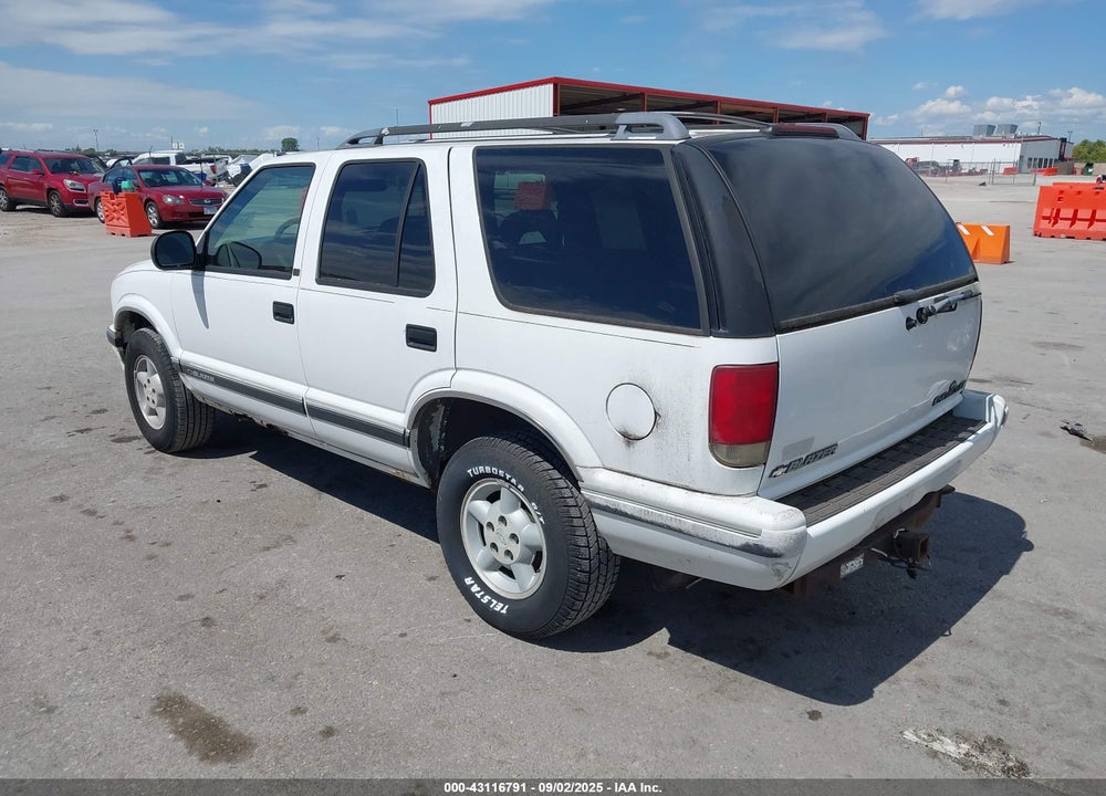 1996 CHEVROLET BLAZER VIN: 1GNDT13W8T2317457