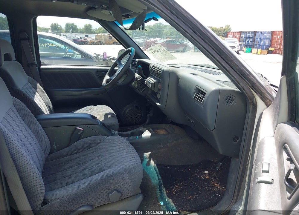 1996 CHEVROLET BLAZER VIN: 1GNDT13W8T2317457