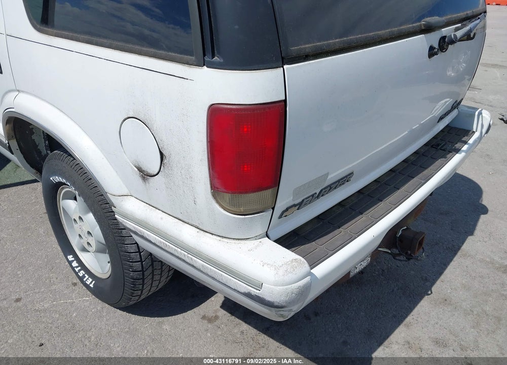 1996 CHEVROLET BLAZER VIN: 1GNDT13W8T2317457