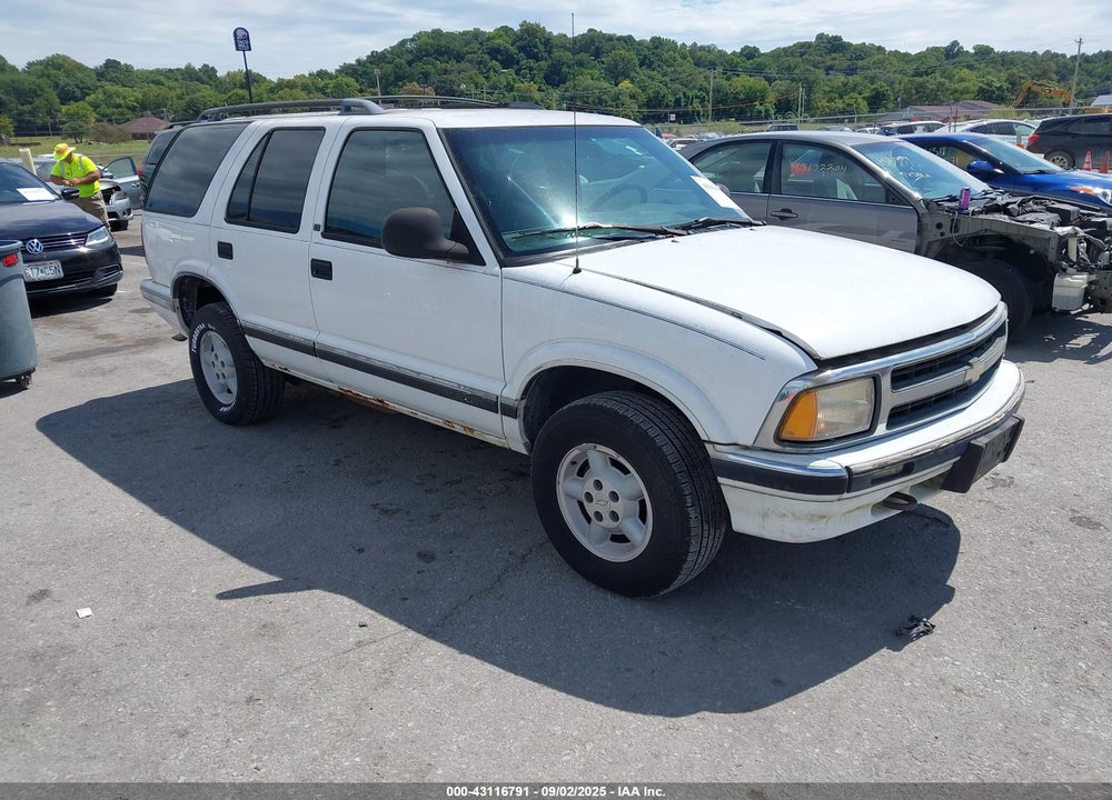 1996 CHEVROLET BLAZER VIN: 1GNDT13W8T2317457