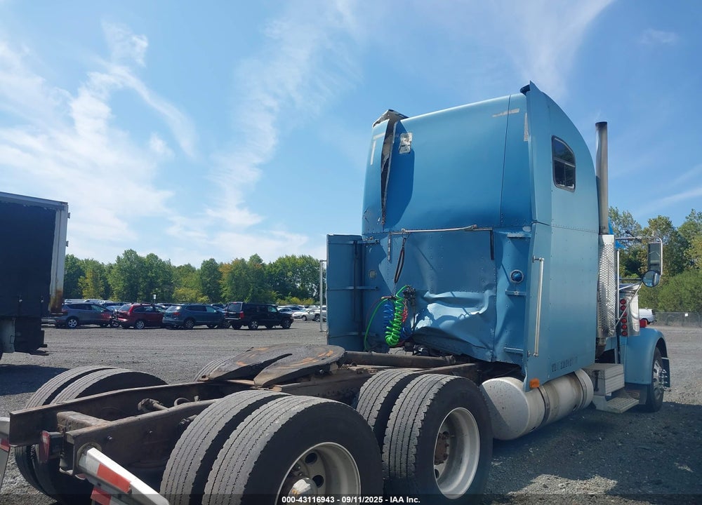 1999 FREIGHTLINER CONVENTIONAL FLD120 VIN: 1FUPDXYB0XDB02639