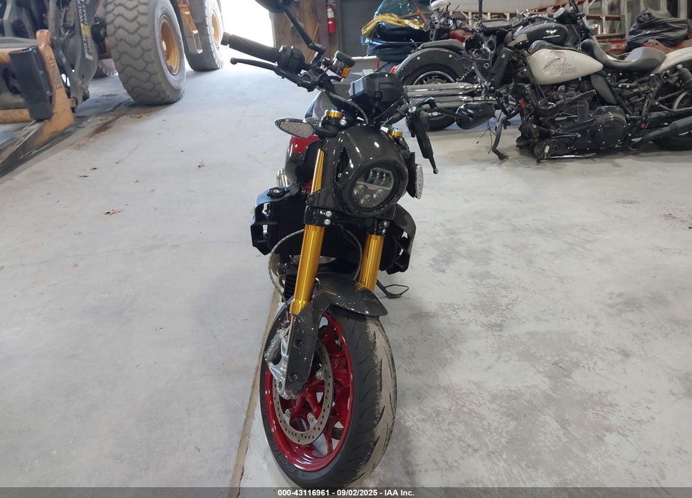 2024 INDIAN MOTORCYCLE CO. FTR R CARBON VIN: 56KRZR220R3019198