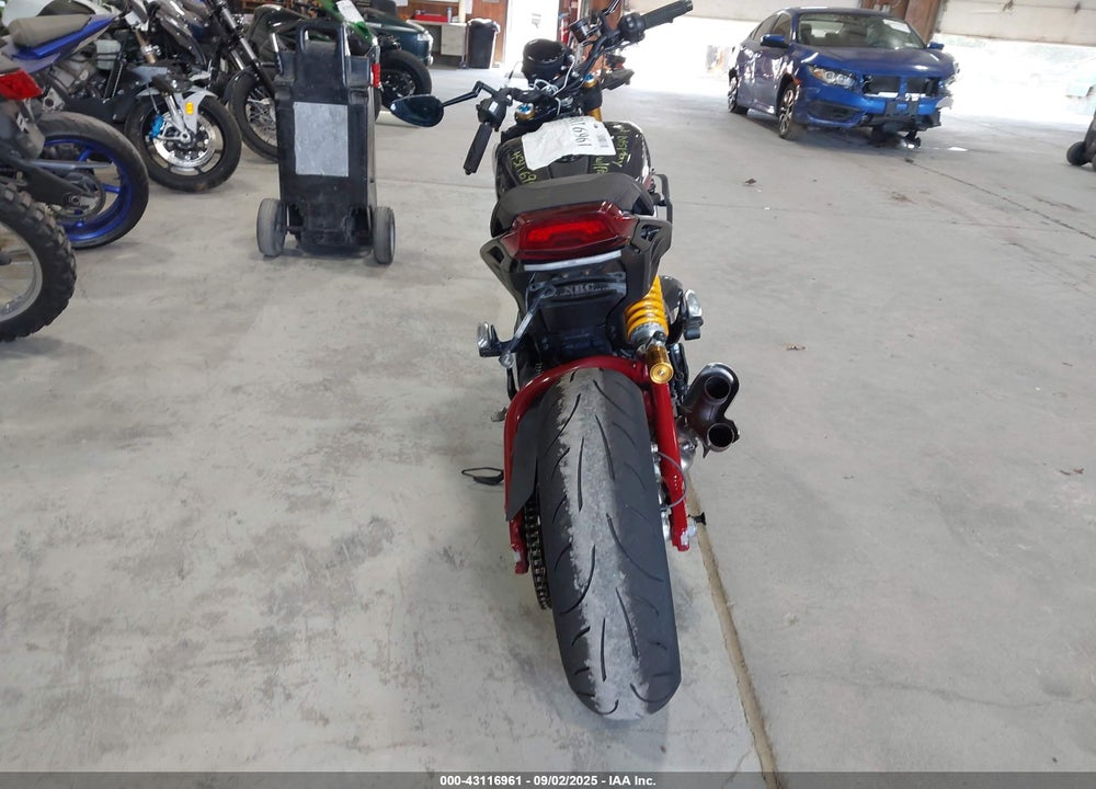 2024 INDIAN MOTORCYCLE CO. FTR R CARBON VIN: 56KRZR220R3019198