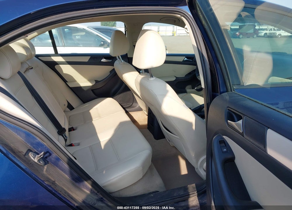 2011 VOLKSWAGEN JETTA 2.5L SE VIN: 3VWDZ7AJ0BM062180