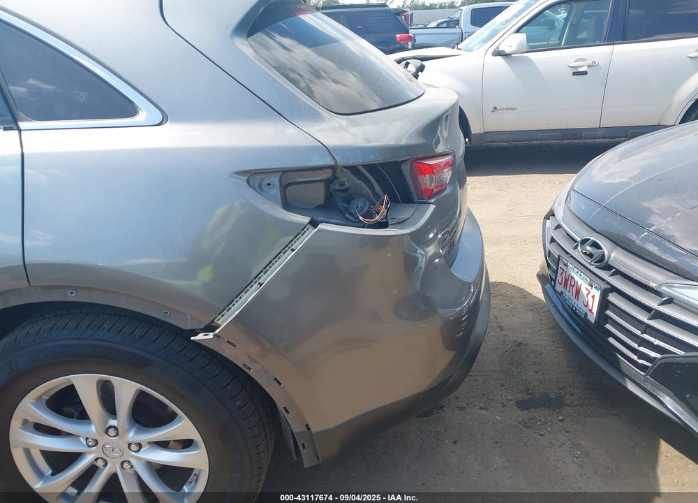 2017 INFINITI QX70 VIN: JN8CS1MW3HM415348
