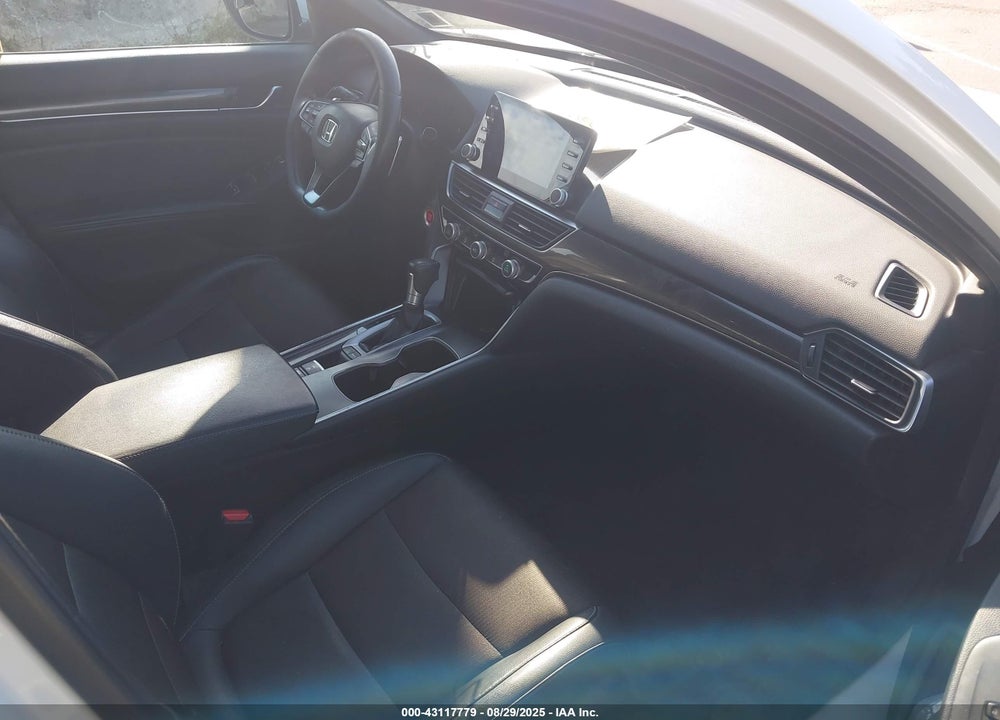 2018 HONDA ACCORD VIN: 1HGCV1F3XJA207823