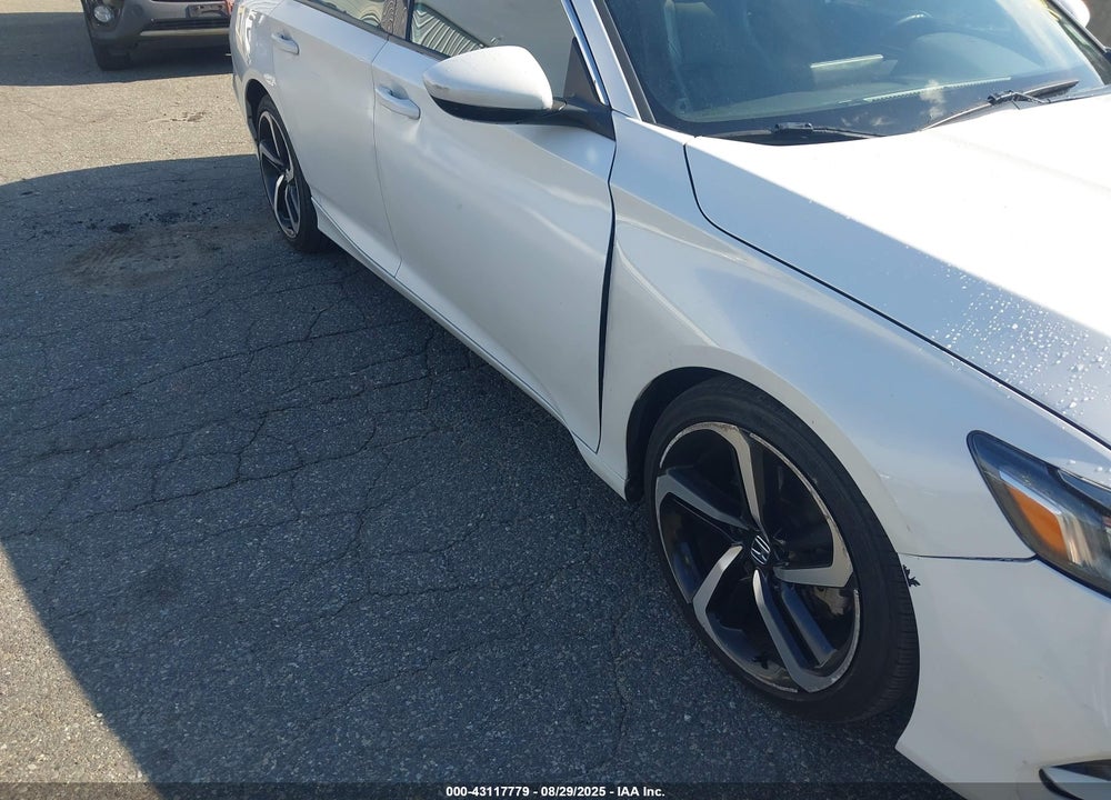 2018 HONDA ACCORD VIN: 1HGCV1F3XJA207823