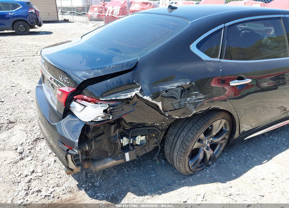 2015 INFINITI Q70 VIN: JN1AY1PP0FM170062