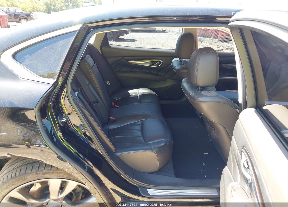 2015 INFINITI Q70 VIN: JN1AY1PP0FM170062