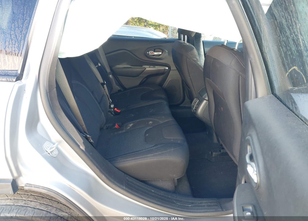 2020 JEEP CHEROKEE LATITUDE FWD VIN: 1C4PJLCB6LD577493