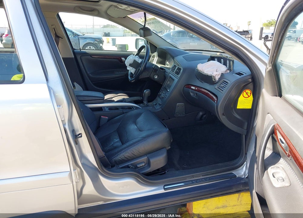 2001 VOLVO V70 XC VIN: YV1SZ58D211044736