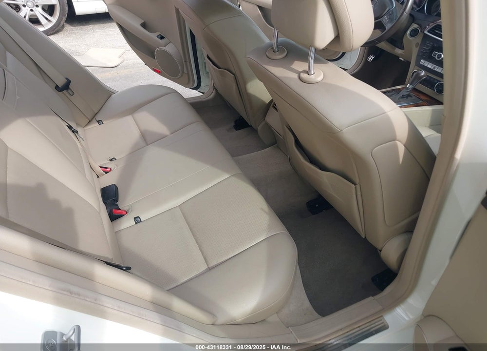 2012 MERCEDES-BENZ C CLASS VIN: WDDGF4HB0CA607952