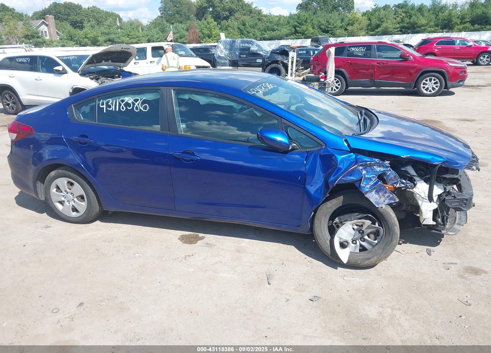 2017 KIA FORTE VIN: 3KPFK4A74HE022691