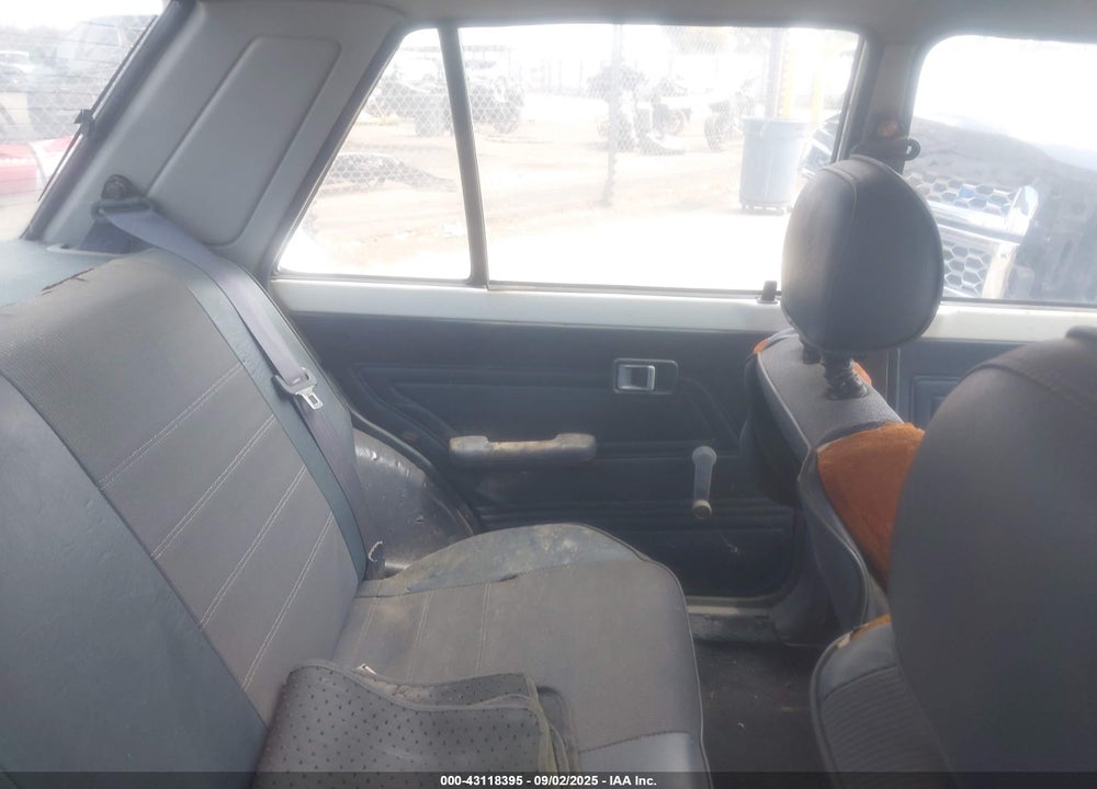 1988 MAZDA 323 VIN: JM1BF2221J0200954