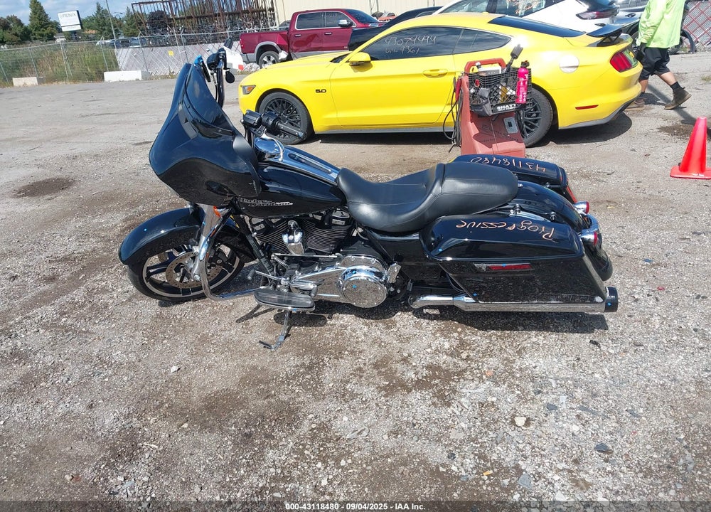 2019 HARLEY-DAVIDSON FLHX VIN: 1HD1KBC12KB618909