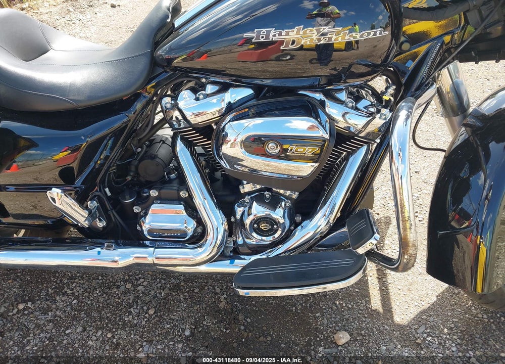 2019 HARLEY-DAVIDSON FLHX VIN: 1HD1KBC12KB618909
