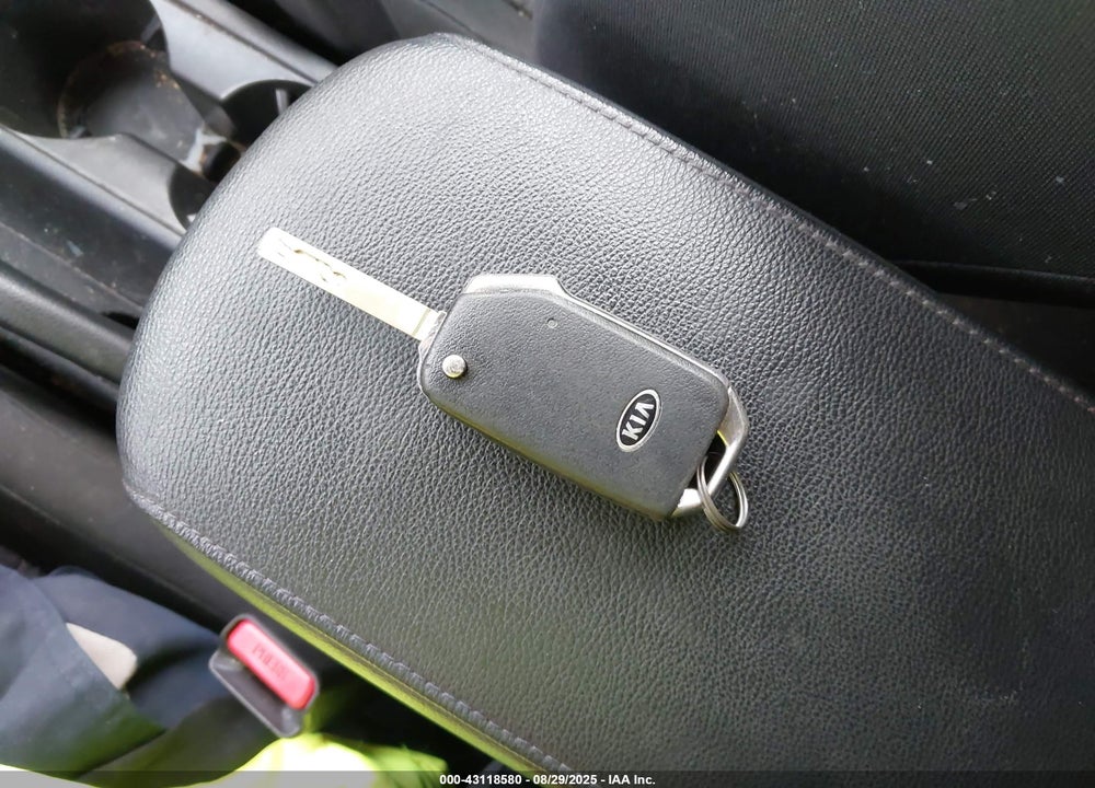 2020 KIA SOUL LX VIN: KNDJ23AU8L7019389