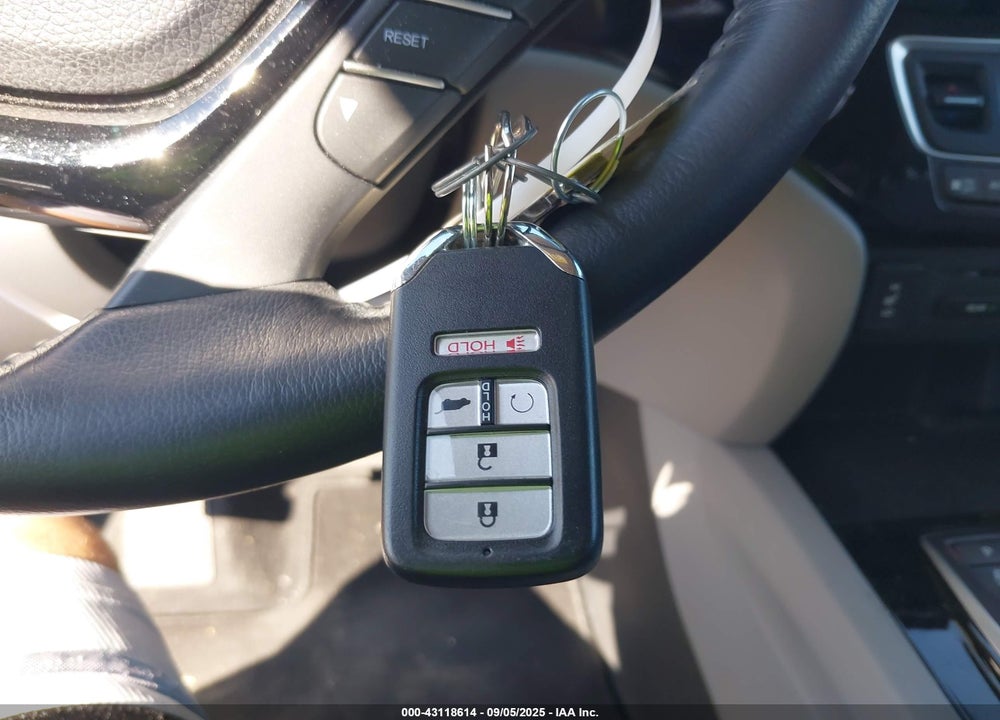 2017 HONDA PILOT VIN: 5FNYF6H98HB065750