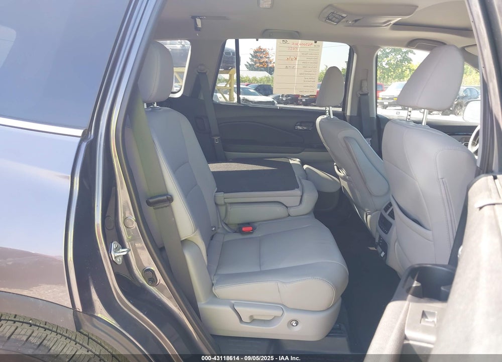 2017 HONDA PILOT VIN: 5FNYF6H98HB065750