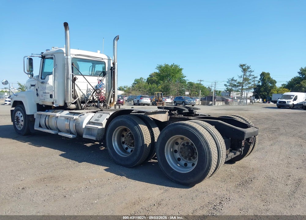 2015 MACK 600 CHU600 VIN: 1M1AN07Y3FM020293