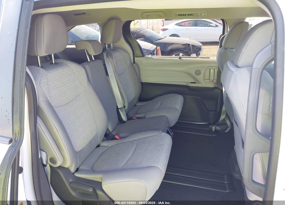 2024 TOYOTA SIENNA LE VIN: 5TDKSKFCXRS147050