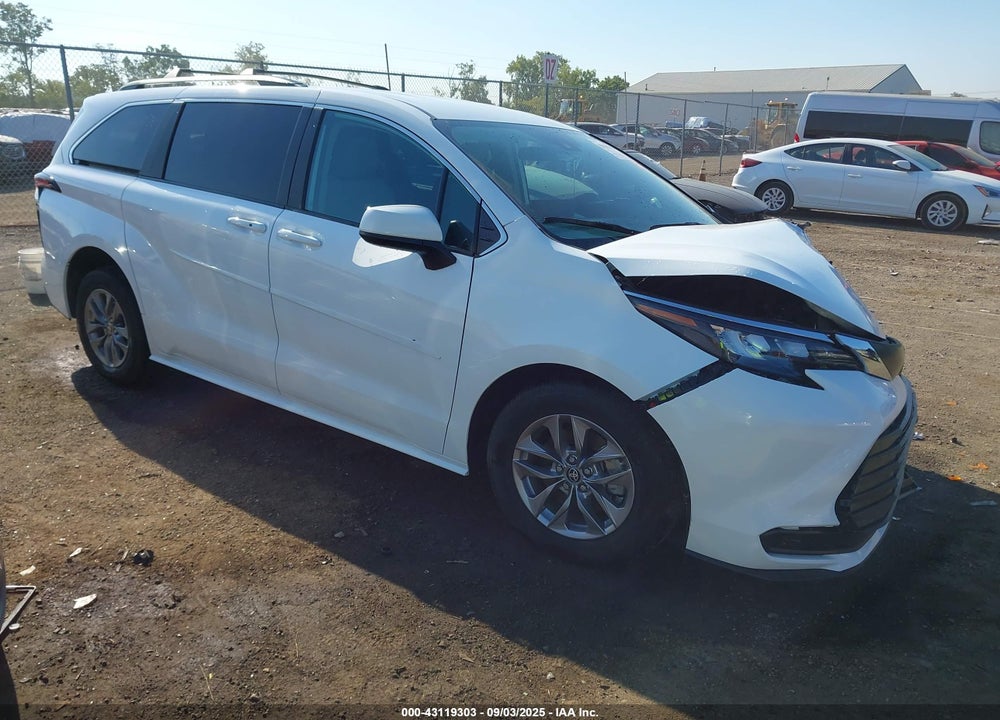 2024 TOYOTA SIENNA LE VIN: 5TDKSKFCXRS147050