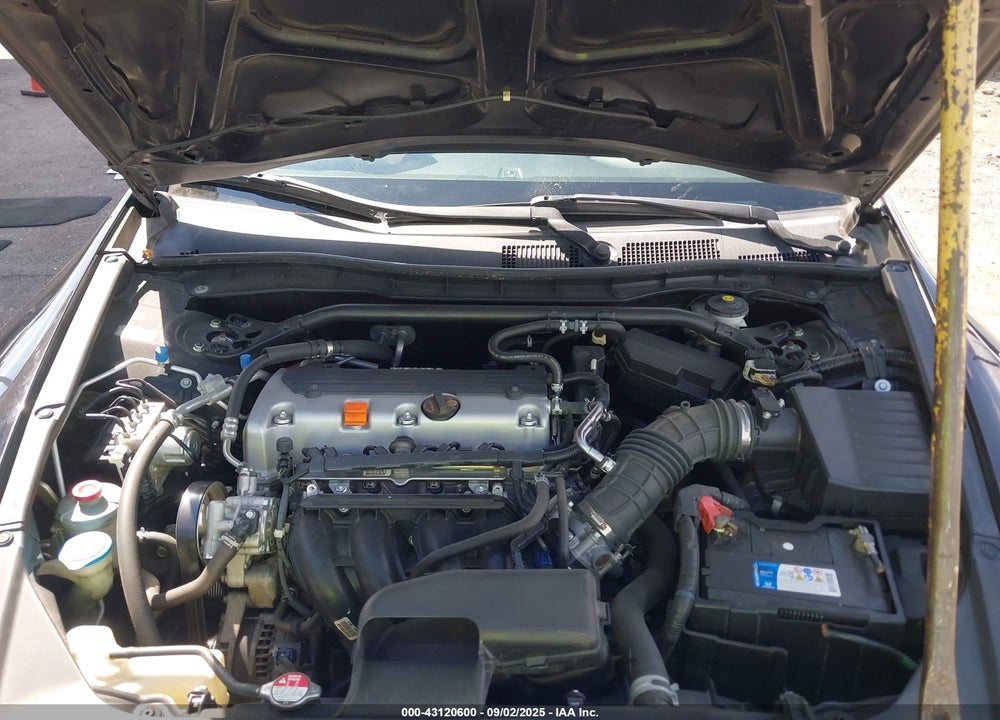 2011 HONDA ACCORD 2.4 EX-L VIN: 1HGCS1B81BA014777