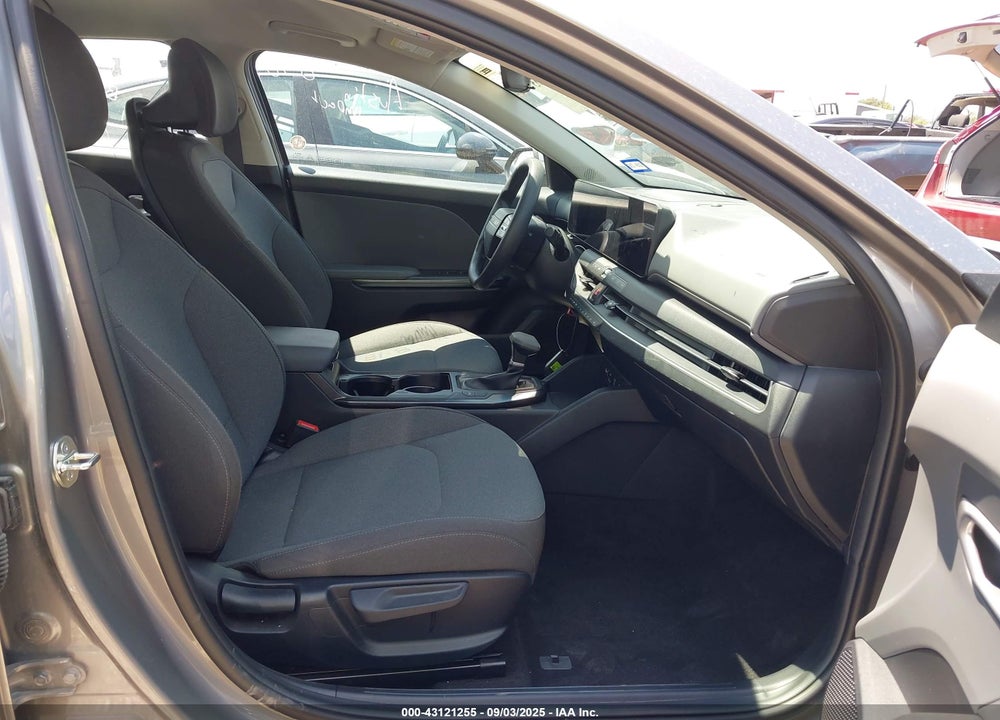 2025 KIA K4 LXS VIN: 3KPFT4DEXSE033841