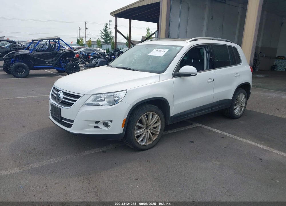 2011 VOLKSWAGEN TIGUAN SE VIN: WVGBV7AX3BW556281