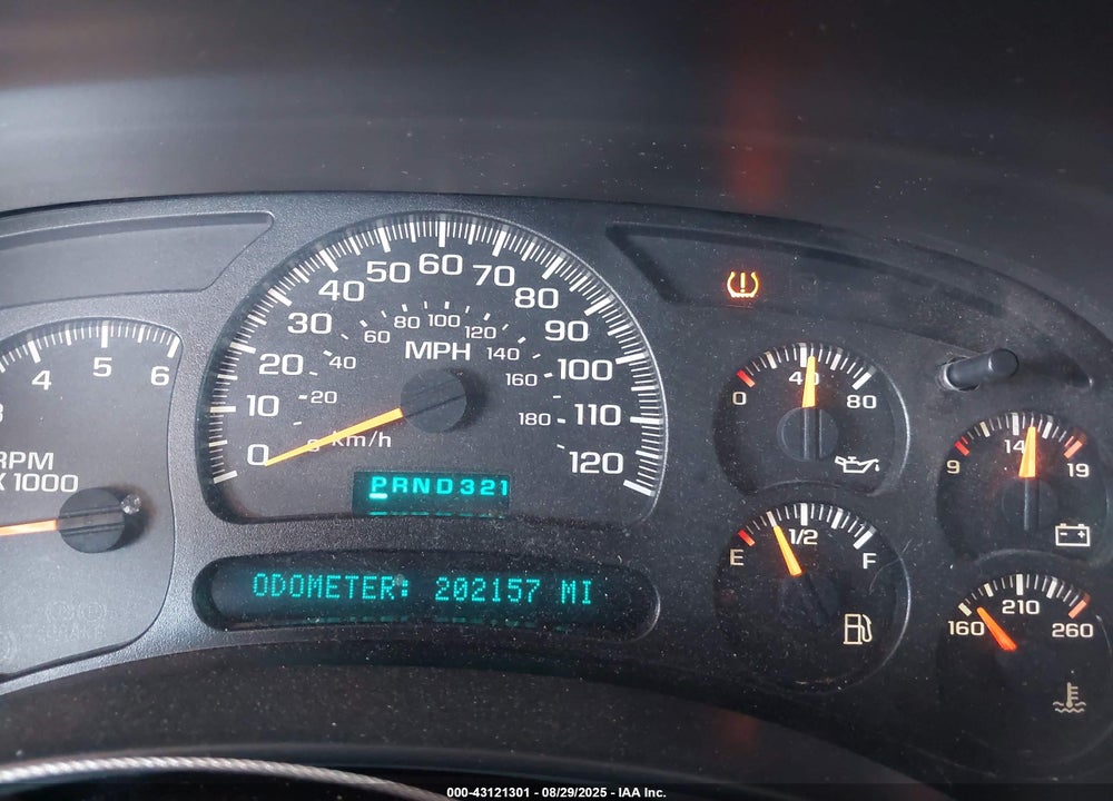 2005 GMC YUKON SLE VIN: 1GKEK13V55J138927