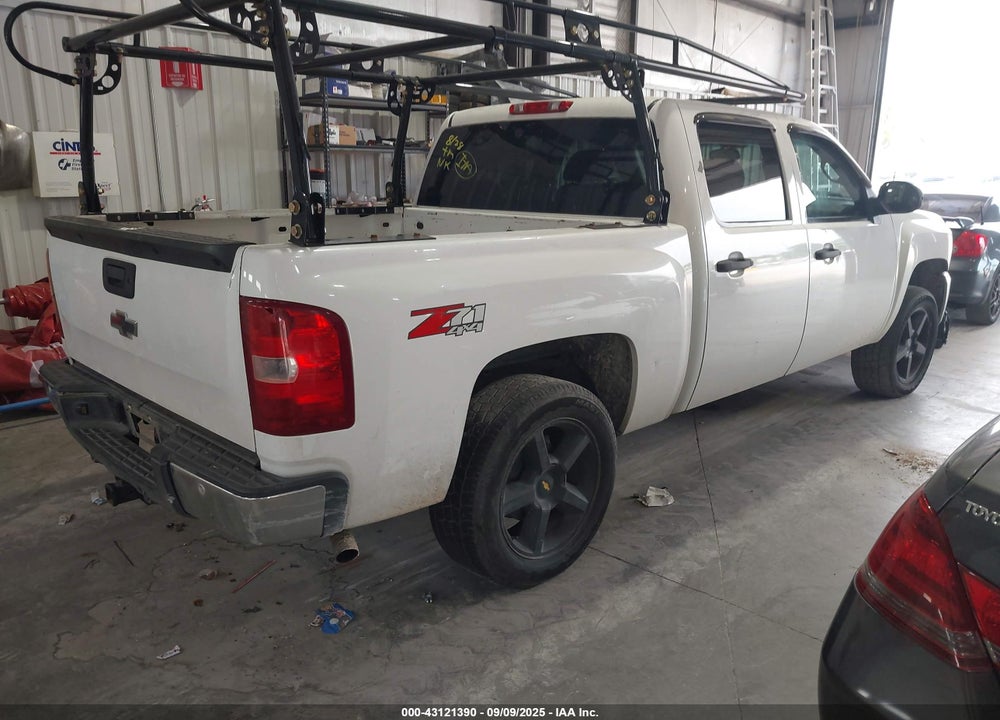 2011 CHEVROLET SILVERADO 1500 LT VIN: 3GCPKSE37BG309910
